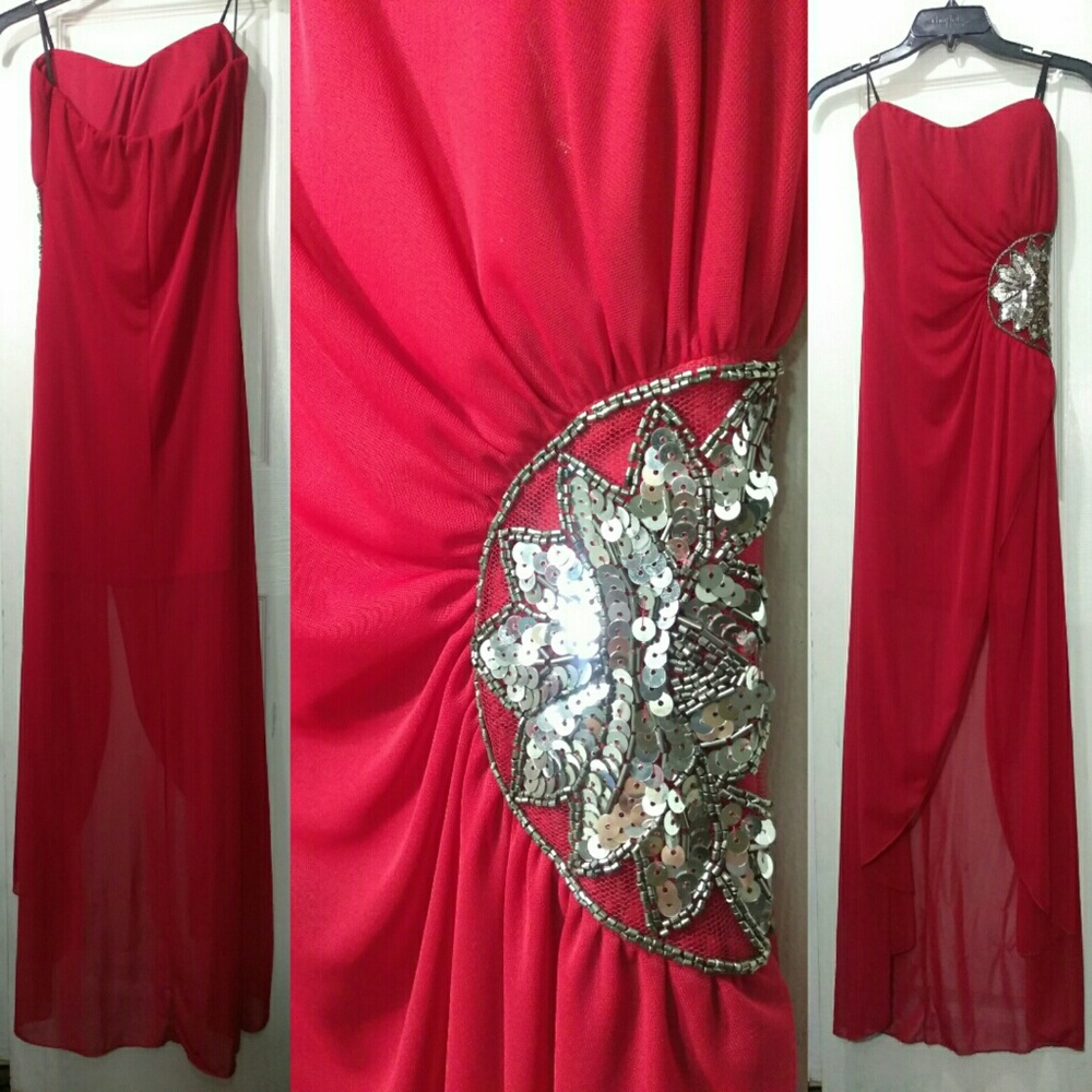 STRAPLESS RED DRESS